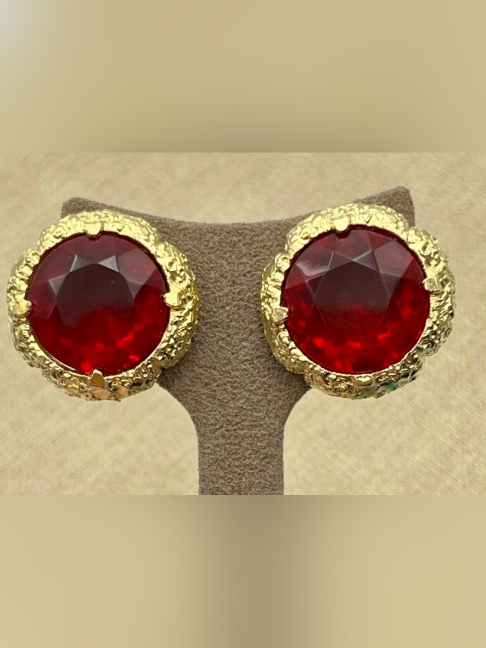 Vintage woman's Pat. Elegant Gold and Red large glass prong clip on earrings